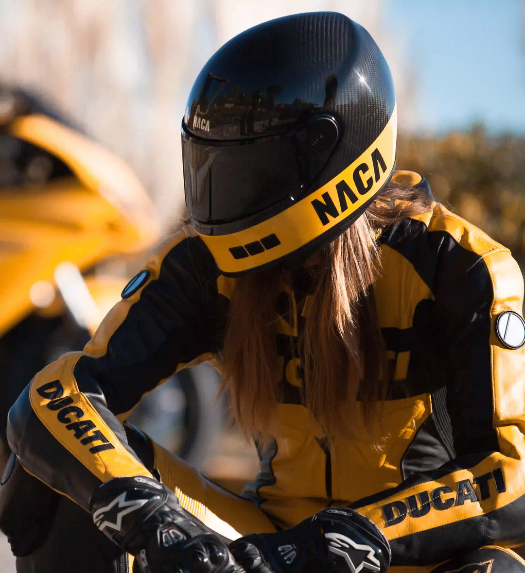 casque moto naca carbone jaune