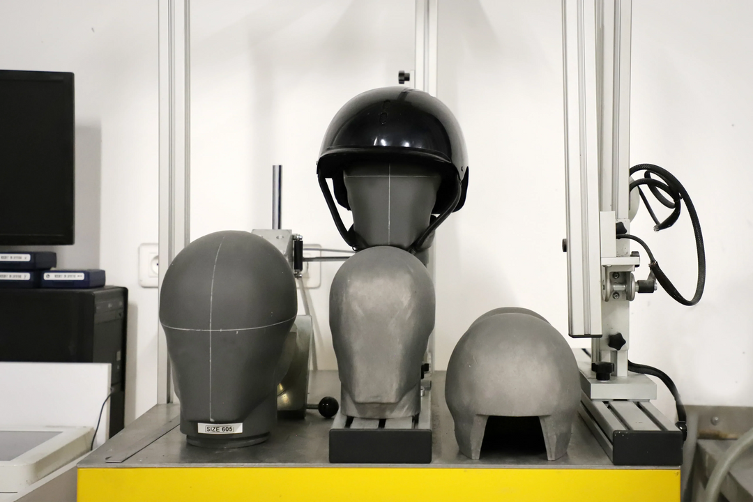 Casques d'équitation : comprendre les normes de sécurité