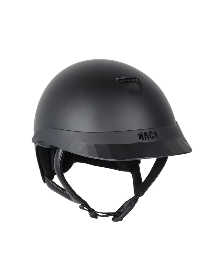 Casque d’équitation NACA COMÈTE S finition noir mat avec petite visière mate, vue de face